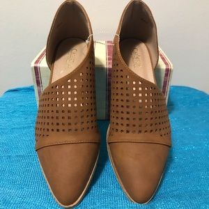 Catherine Malandrino Brown pointed toe flat